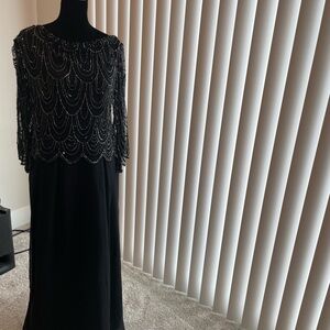 Jkara 3/4 sleeve scallop neck gown - ** Brand New**